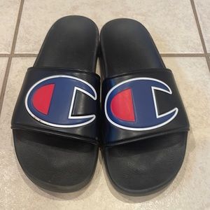 Champion flip flops. Adult size 9. Good condition.